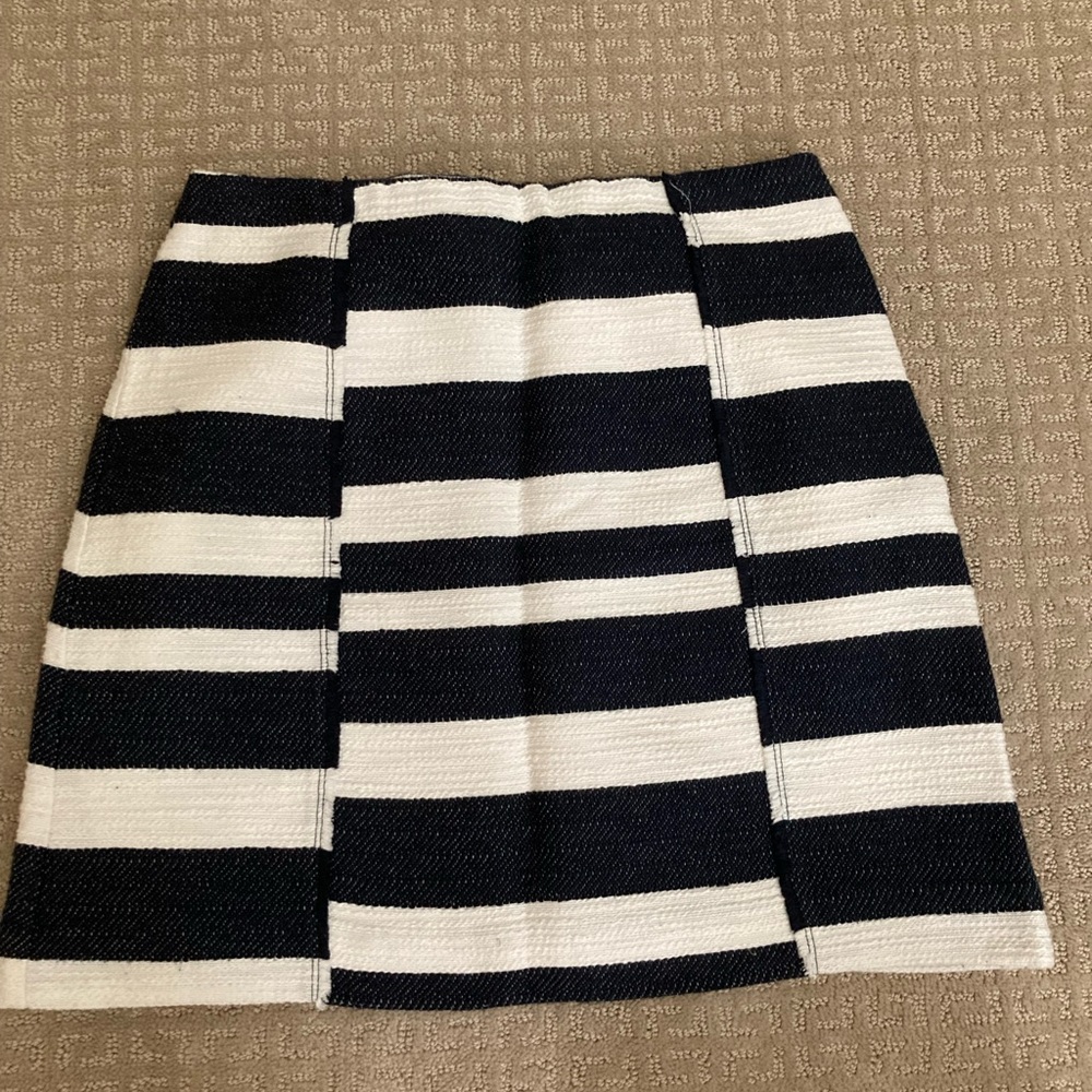 Loft mod fray skirt